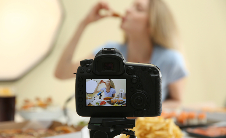 10 Food YouTubers to Watch for a Delicious Journey