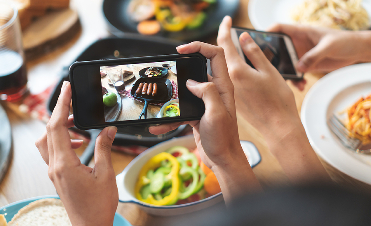 10 Singapore Food Influencers & Bloggers To Follow In 2024